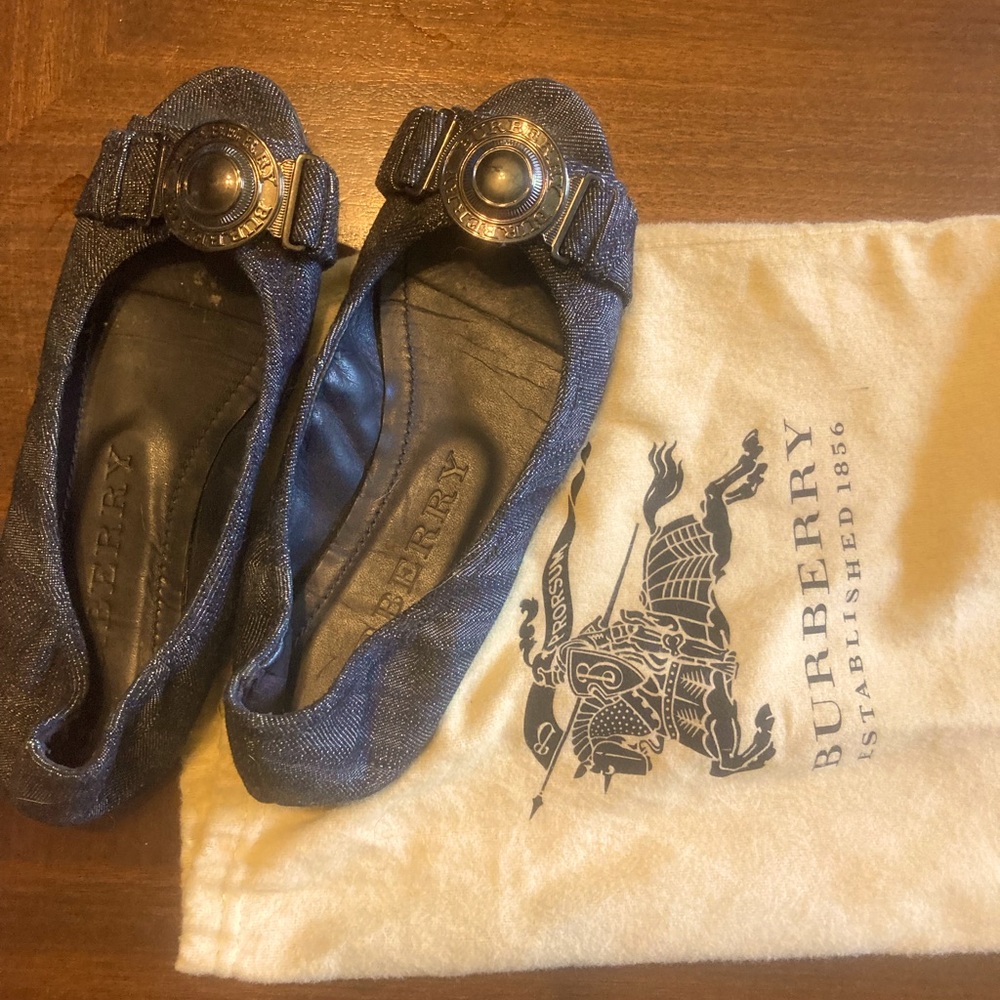 Burberry peep toe flats sz